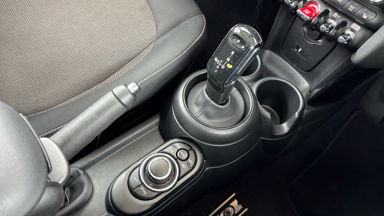 MINI Hatchback 1.5 Cooper Classic Premium 3dr Petrol Hatchback